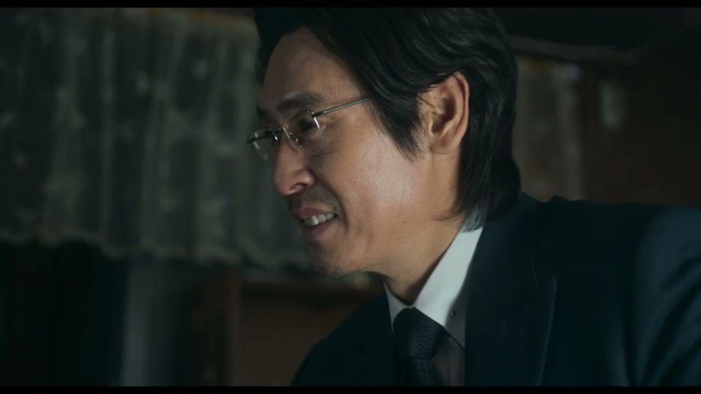 Sol Kyung-gu, quello di "Peppermint Candy" o anche "Voice of a Murderer" interpreta "Il presidente".